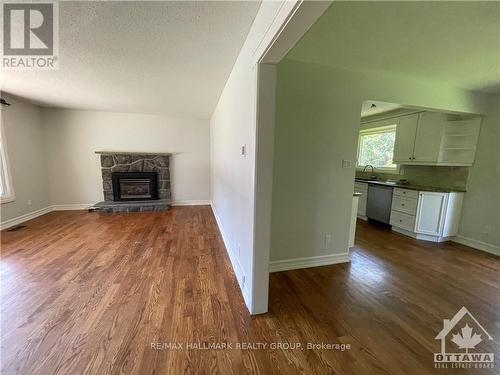 2 INDIAN ROAD , Ottawa, Ontario K2G 1N4 3