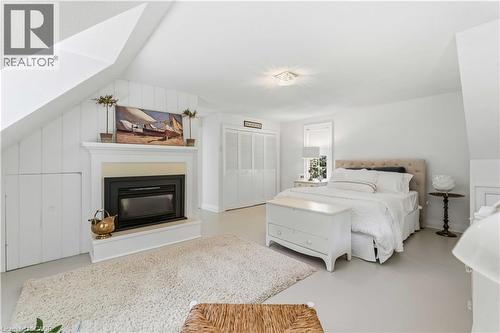 Gas Fireplace - 1537 Gregory Road, St. Catharines, ON 