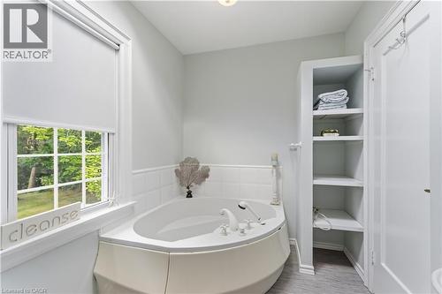 Soaker Tub - 1537 Gregory Road, St. Catharines, ON 