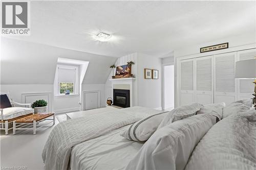 Double Closet - 1537 Gregory Road, St. Catharines, ON 