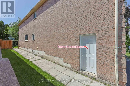676 Ceremonial Drive, Mississauga, ON 