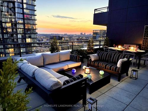 3107 - 25 TELEGRAM MEWS , Toronto, Ontario M5V 3Z1 2