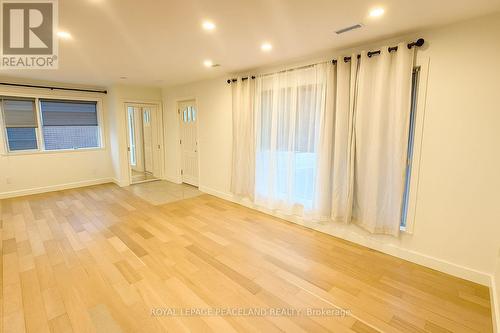 UPPER - 19 TARDREE PLACE , Toronto, Ontario M1R 3X2 2