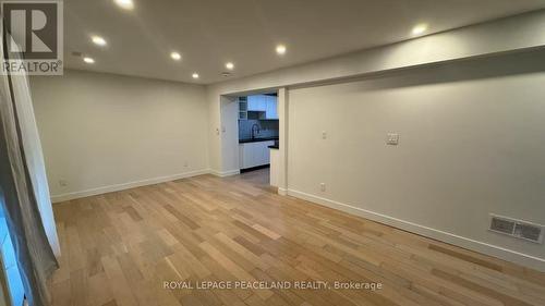 UPPER - 19 TARDREE PLACE , Toronto, Ontario M1R 3X2 3
