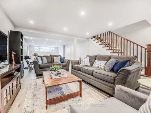 30 Broadleaf Road, Toronto, ON 