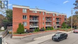 205 - 939 NORTH RIVER ROAD  Ottawa, ON K1K 3V2