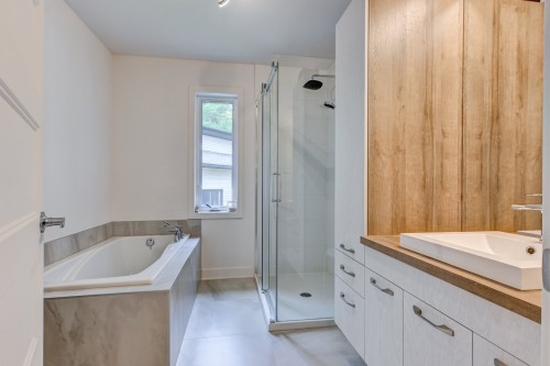 Salle de bains - 34 Rue Du Saturnie, Saint-Hippolyte, QC 