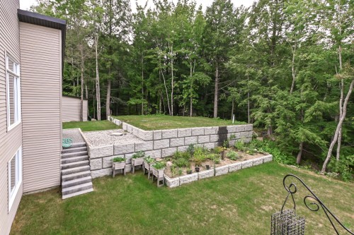 Cour - 34 Rue Du Saturnie, Saint-Hippolyte, QC 