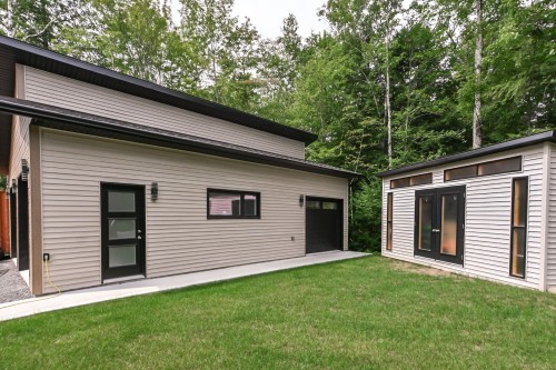 Cour - 34 Rue Du Saturnie, Saint-Hippolyte, QC 