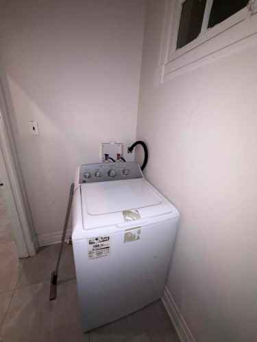 Laundry - 2327 Av. Madison, Montréal (Côte-Des-Neiges/Notre-Dame-De-Grâce), QC 