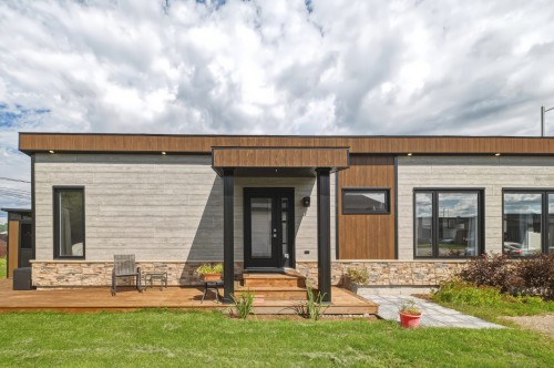 210 Rue Lavoie  Saguenay (Laterrière), QC G7N 0G9