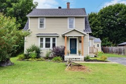 185 Rue Rosedale  Ayer's Cliff, QC J0B 1C0