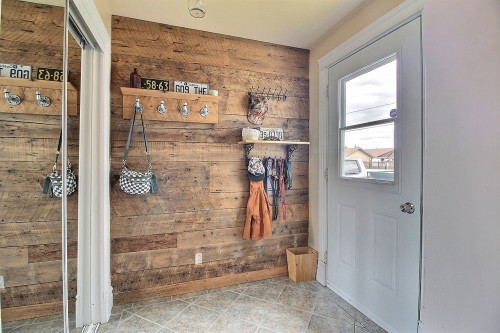 Mud Room - 185 Rue Rosedale, Ayer'S Cliff, QC 