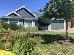 498 Ridgefield Dr  Parksville, BC V9P 0E2