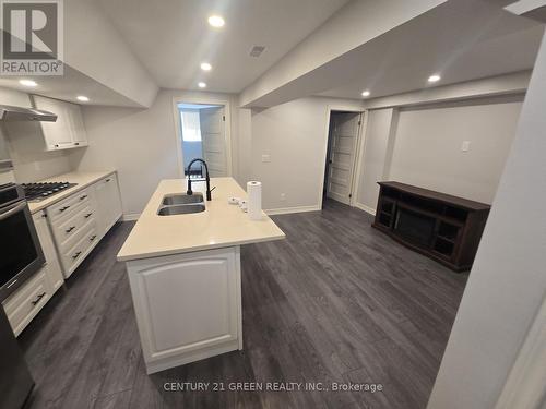 LOWER - 2483 OLD BROMPTON WAY , Oakville, Ontario L6M 0J5 2