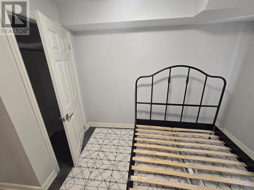 LOWER - 2483 OLD BROMPTON WAY , Oakville, Ontario L6M 0J5 5