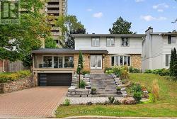 1958 NEEPAWA AVENUE  Ottawa, ON K2A 3L5