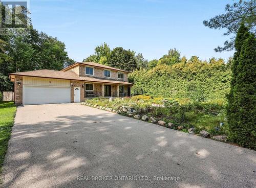 2 AMBERGLEN COURT  East Gwillimbury, ON L9N 1J6