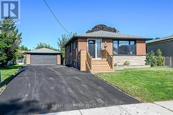 135 NUGENT DRIVE  Hamilton, ON L8H 2N3