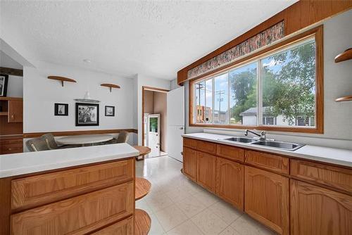 107 Matheson Ave, Winnipeg, MB 