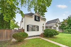 107 Matheson AVE  Winnipeg, MB R2W 0C3