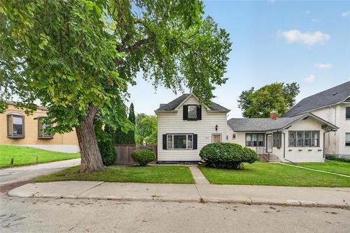 107 Matheson Ave, Winnipeg, MB 