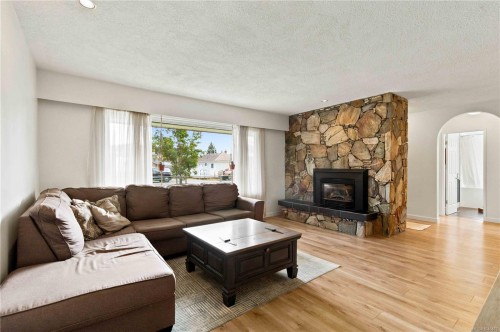2836 Rita Rd, Langford, BC 