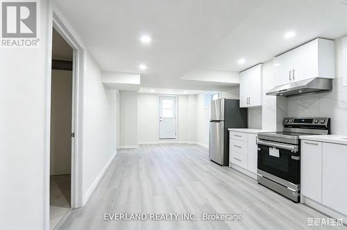 21 KENNETH ROSS BEND , East Gwillimbury, Ontario L9N 0T7 2