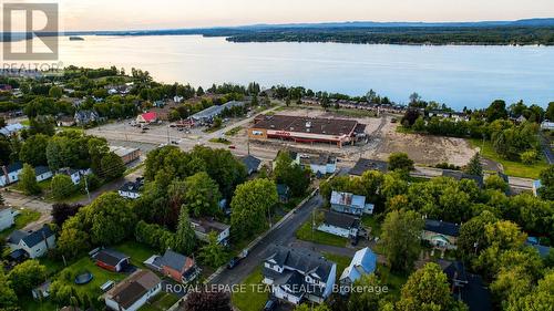 218 FRASER STREET , Pembroke, Ontario K8A 1X5 4