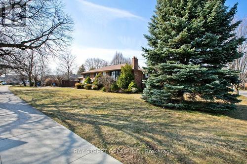 67 ELVASTON DRIVE , Toronto, Ontario M4A 1N5 2