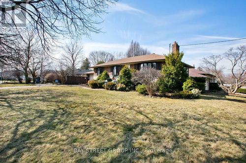 67 ELVASTON DRIVE , Toronto, Ontario M4A 1N5 4