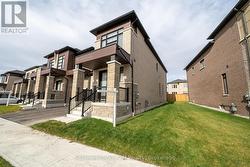 136 OGSTON CRESCENT  Whitby, ON L1P 0H3