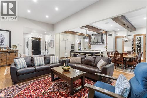 44 Pioneer Ridge Drive, Kitchener, ON 
