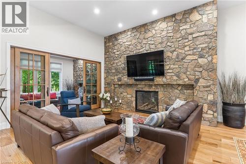 44 Pioneer Ridge Drive, Kitchener, ON 