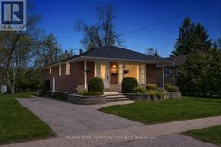 (MAIN FLOOR) - 212 GROVE STREET E Barrie, ON L4M 2P9