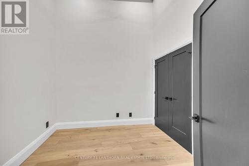 UNIT # 1 - 38 FRONT STREET , Quinte West (Trenton Ward), Ontario K8N 4N2 5