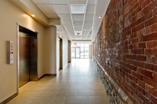 Mud Room - 203-31 Rue King O., Sherbrooke (Les Nations), QC 