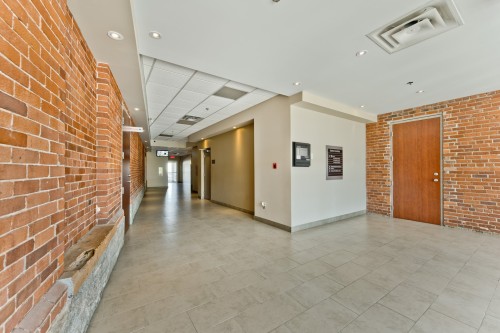 Mud Room - 203-31 Rue King O., Sherbrooke (Les Nations), QC 