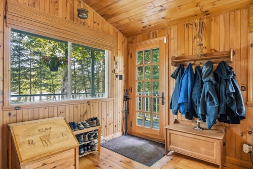 Mud Room - 48 Ch. Germain-Coupal, Brébeuf, QC 