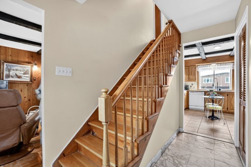 Escalier - 74 18E Rue, Laval (Laval-Des-Rapides), QC 
