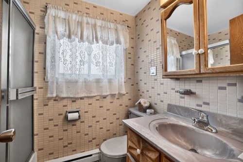 Salle de bains - 74 18E Rue, Laval (Laval-Des-Rapides), QC 