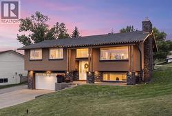 615 63 Avenue NW  Calgary, AB T2K 5L3