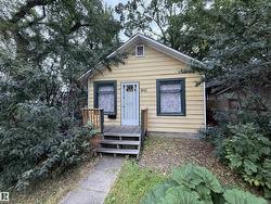 8621 100 ST NW  Edmonton, AB T6E 3Y2