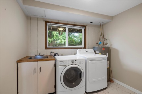 3211 Uplands Dr, Nanaimo, BC 