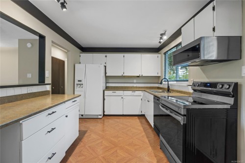 3211 Uplands Dr, Nanaimo, BC 