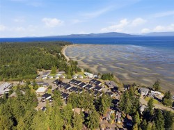 #212 (SA1)-1175 Resort Dr  Parksville, BC V9P 2E3