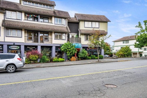 #204-1705 Comox Ave, Comox, BC 