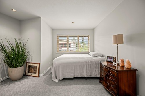 #204-1705 Comox Ave, Comox, BC 