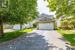 11 LANGFORD CRESCENT  Ottawa, ON K2K 2N4