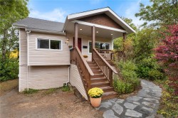 870 Brett Ave Saanich, BC V8X 2Z6